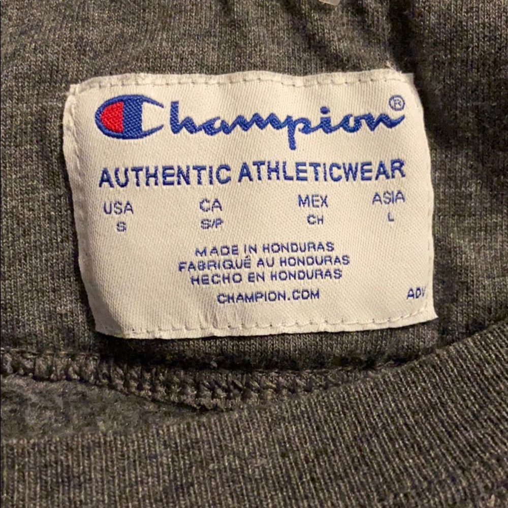 Champion pull over - Picture 3 of 4